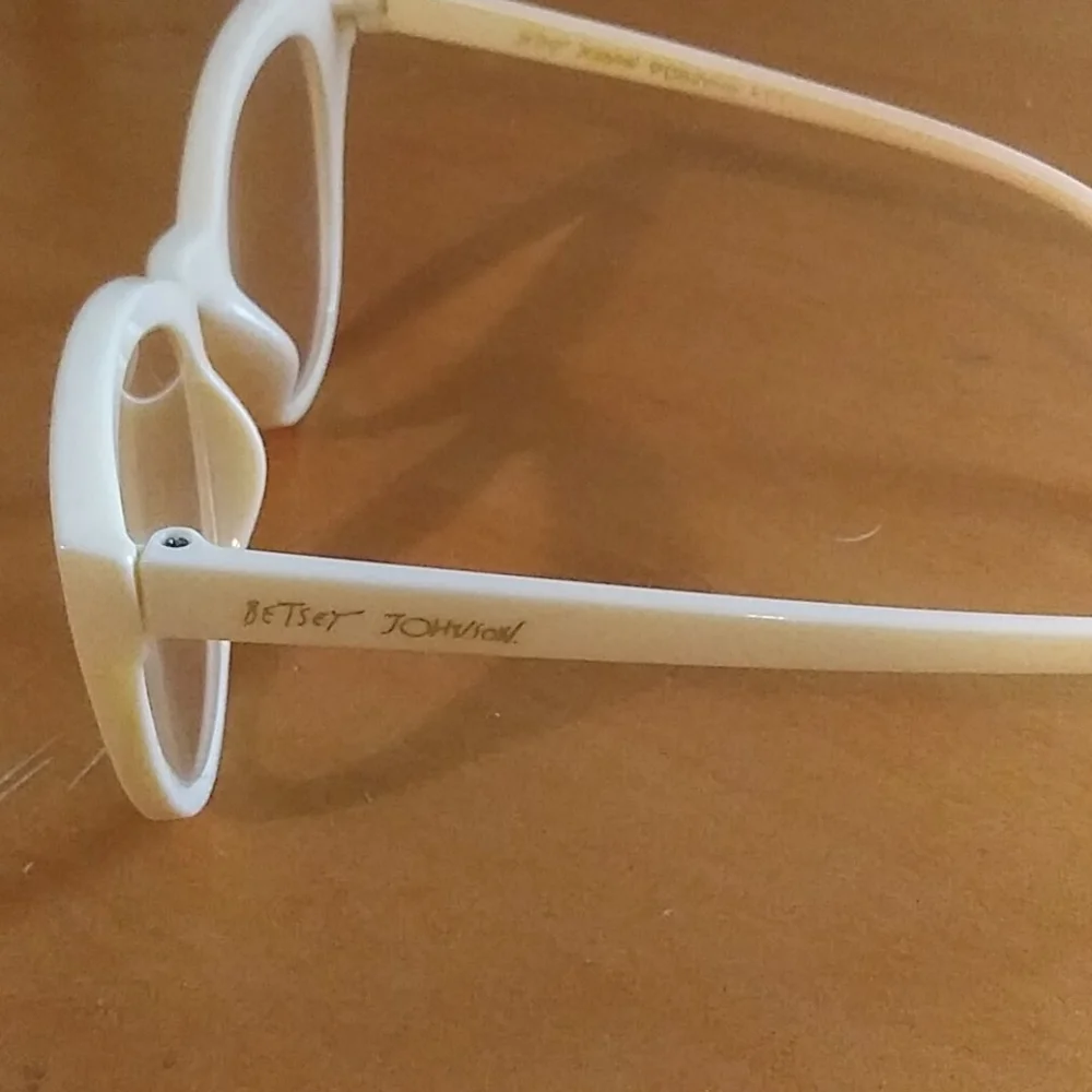 Retro cream frames - Picture 2 of 3